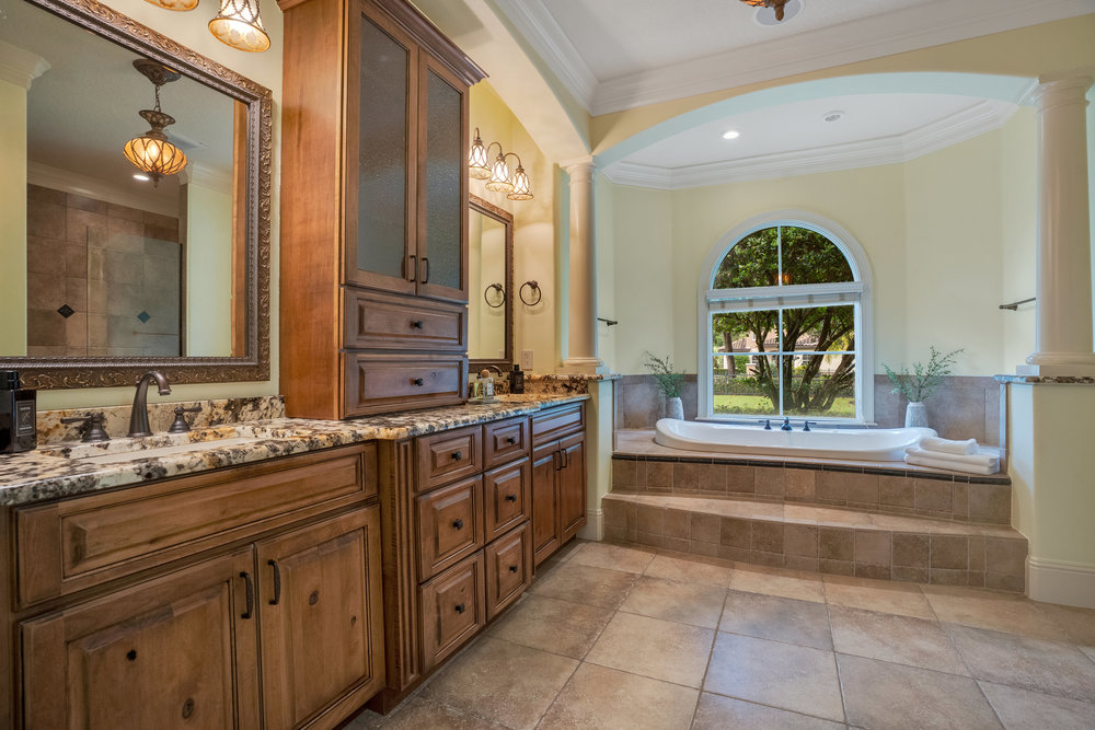 9640 Lake Hugh Dr, Gotha, FL 34734 Primary Bath